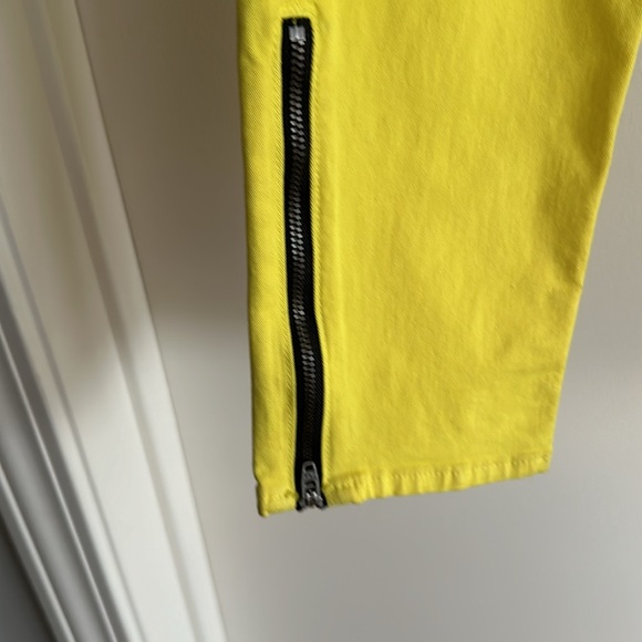 Jean - Picture 5 of 13